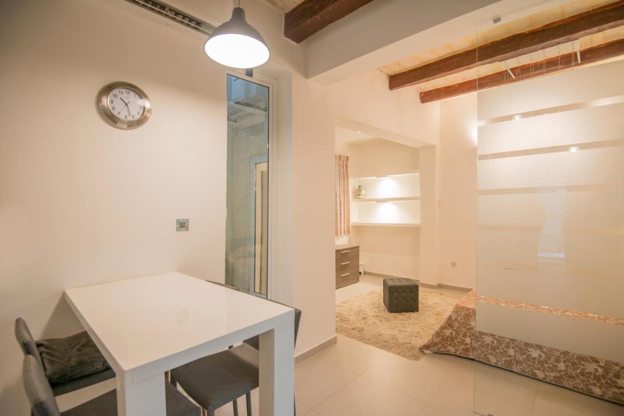 Valletta most central studio apartment 16th-Century building Esterno foto