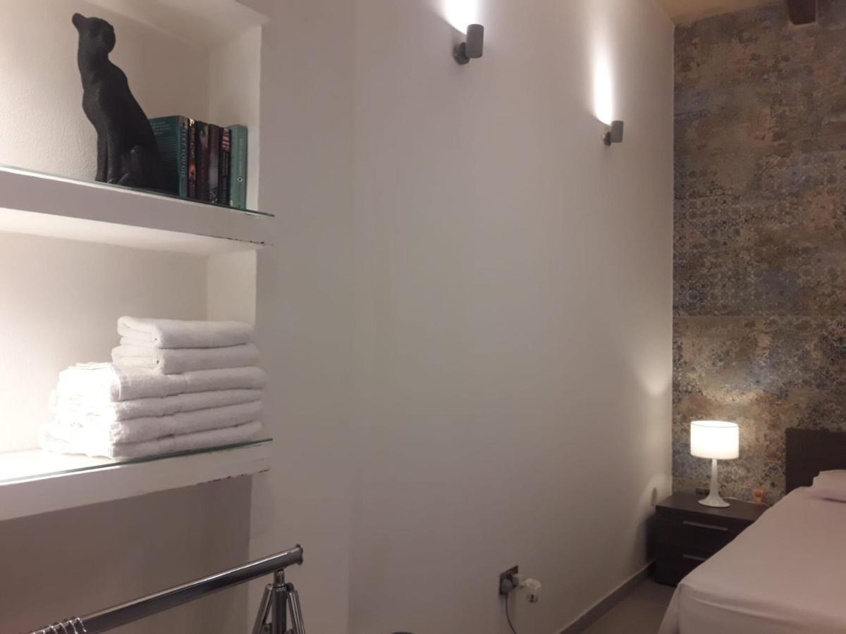 Valletta most central studio apartment 16th-Century building Esterno foto