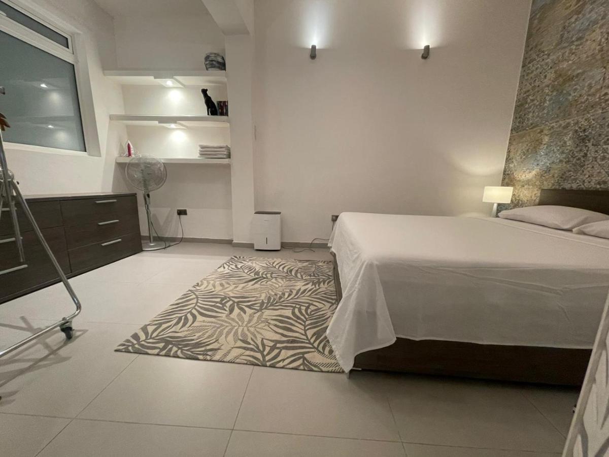 Valletta most central studio apartment 16th-Century building Esterno foto